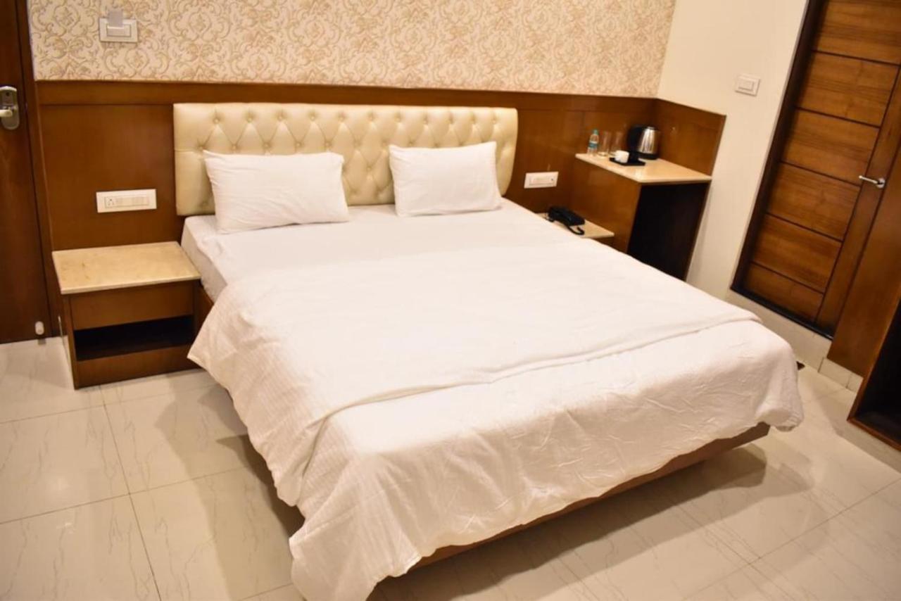The Grand Coral Hotell Bangalore Exteriör bild